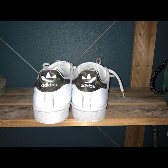 Adidas Superstars - Picture 4 of 4